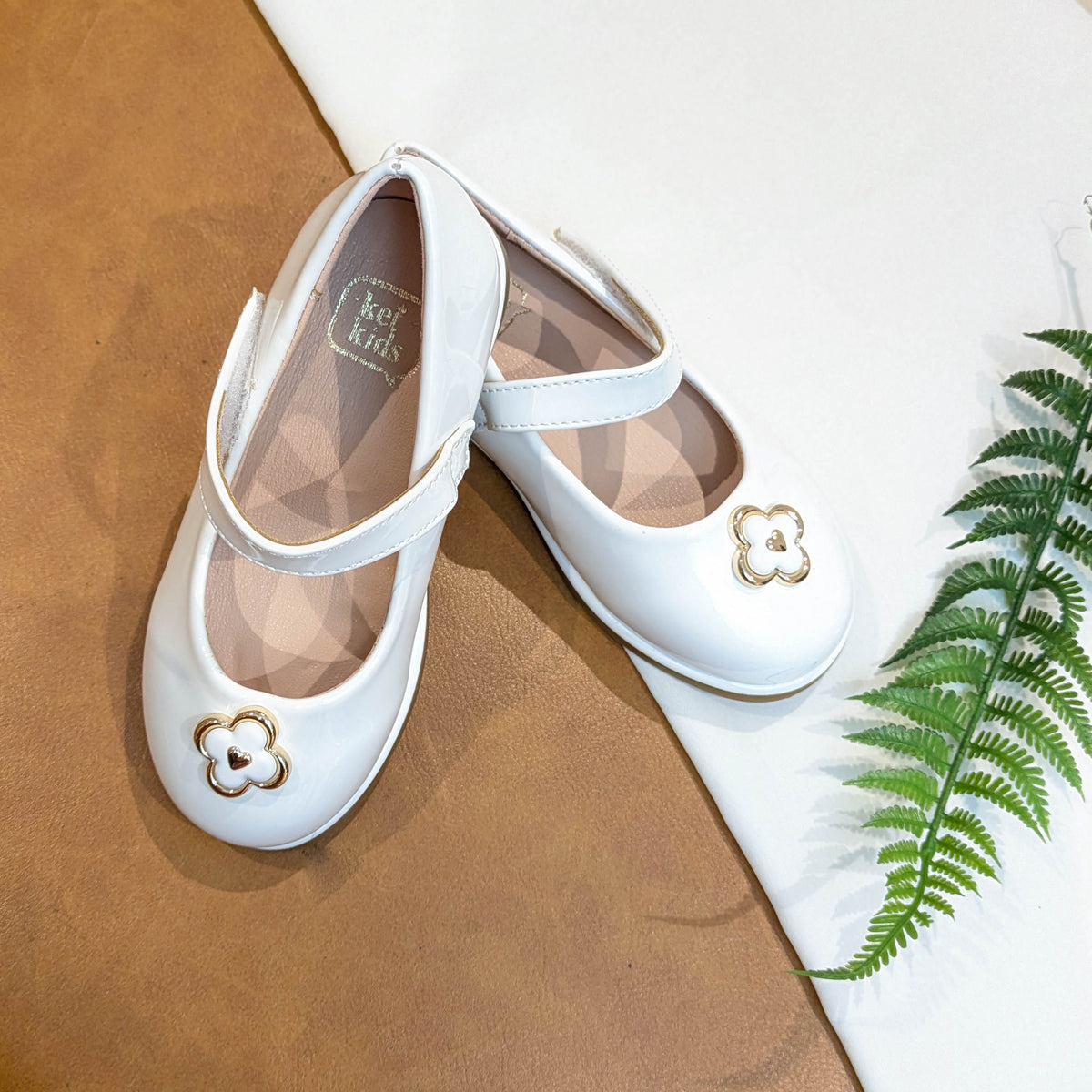 Classic White Patent Mary Jane Dress Shoes with Flower Accent