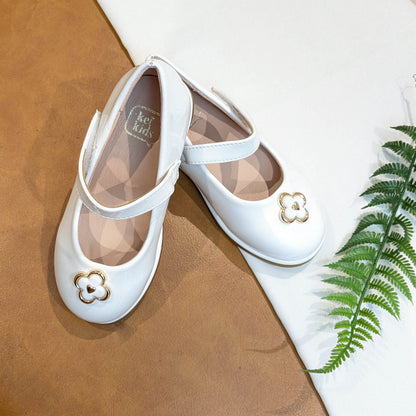 Classic White Patent Mary Jane Dress Shoes with Flower Accent