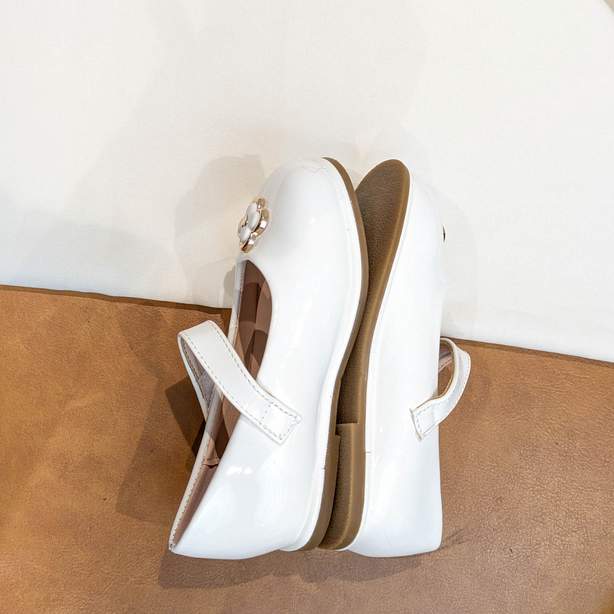 Classic White Patent Mary Jane Dress Shoes with Flower Accent
