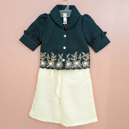 Girls Embroidered Short-Sleeve Top & Wide-Leg Shorts Set (Dark Teal & Off-White)